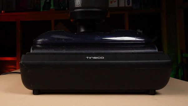 The base station is more than just a charger it automatically washes and then dries the roller with 85&deg;C hot air, which is a big reason the S7 is so easy to live with long term.