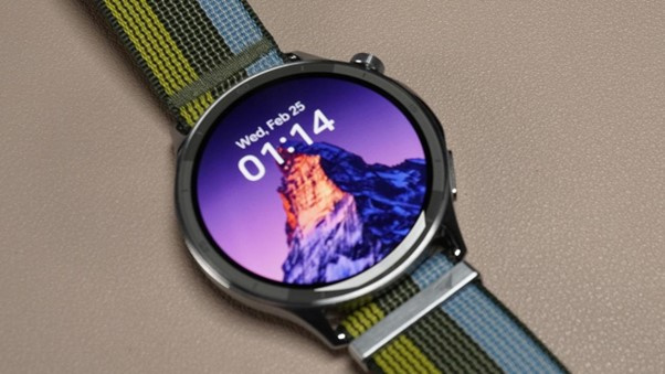 The OPPO Watch S's 1.46-inch AMOLED display is one of the sharpest in its price range, with vivid colour reproduction and a huge peak brightness.