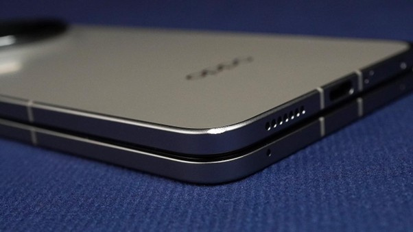 At 8.9mm folded, the Find N6 is thinner than most people expect. The hinge gap is tight, controlled, and confidence inspiring.