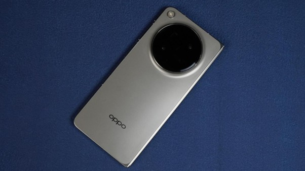 225 grams. Available in Stellar Titanium and Blossom Orange. As an overall package it's very hard to fault.