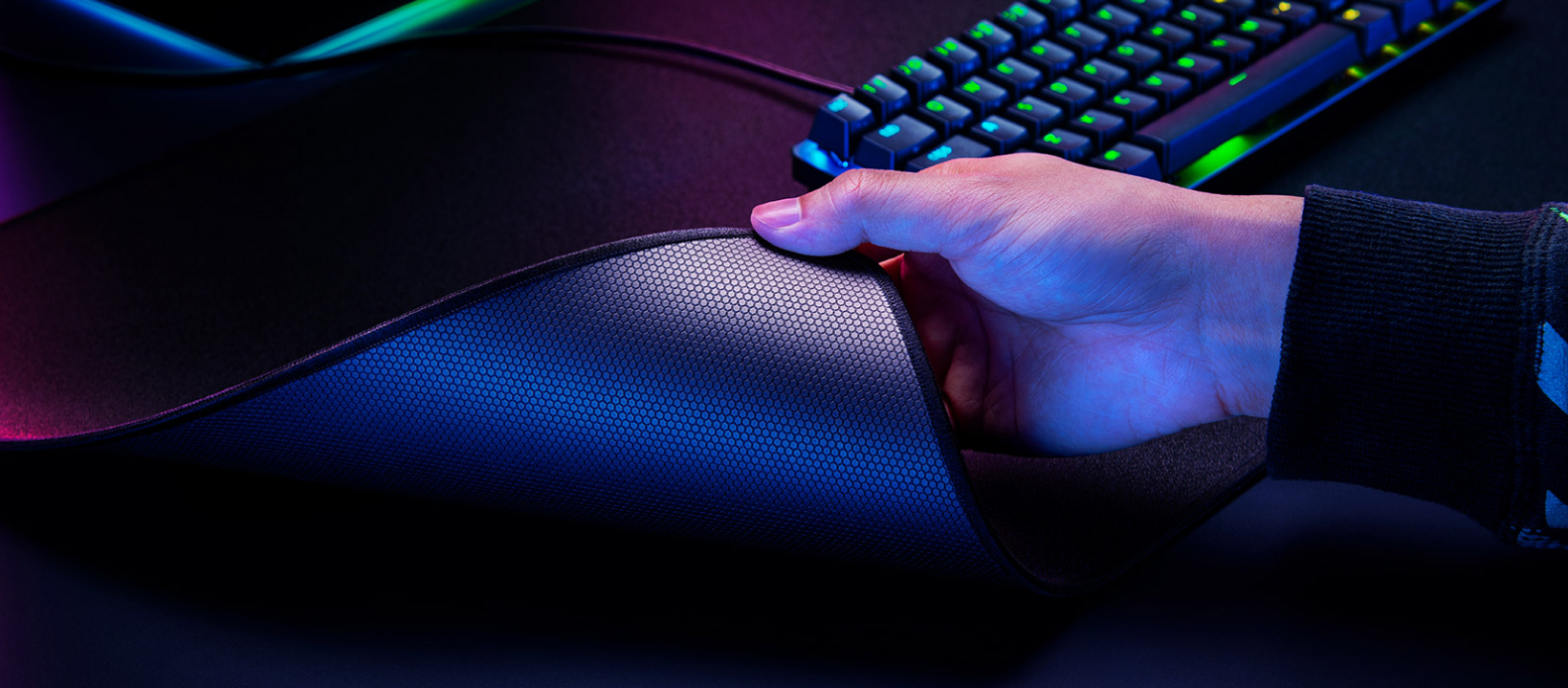 Buy the Razer Strider Hybrid Gaming Mouse Mat Large Quartz Edition