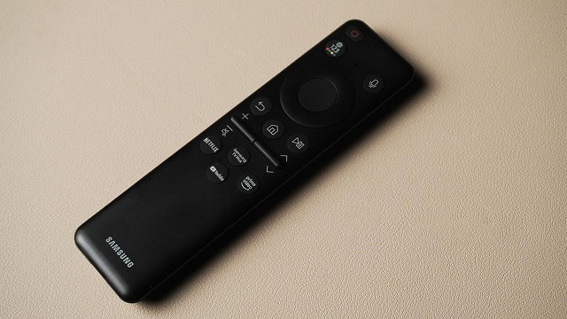 The Samsung OLED S95F (2025) remote
