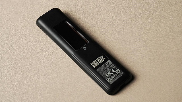 The back of the Samsung OLED S95F (2025) remote