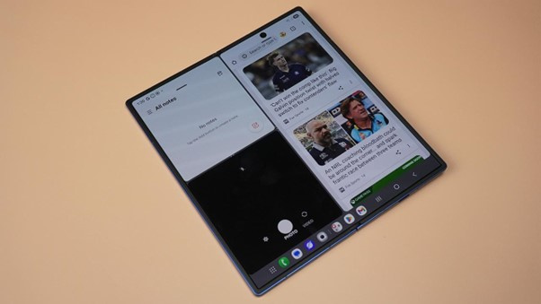 Unfolded, the “inner” display is an 8.0-inch Dynamic AMOLED 2X main display