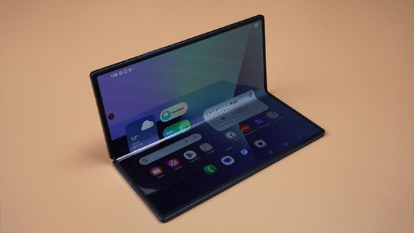 The Fold7 runs One UI 8 with Android 16, with the same Galaxy AI toolkit you’ll find on Samsung’s other high-end phones