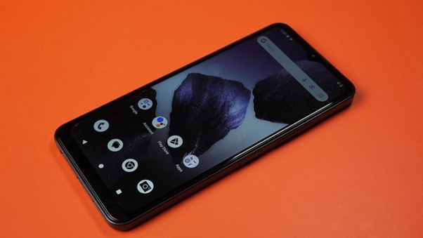The HMD Key's 6.52-inch screen is good for everyday use.