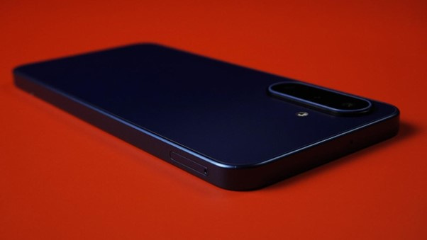 The back panel is a glass fibre material which helps maintain a near-premium feel.