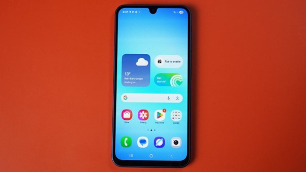 It utilises the now dated V-shaped waterdrop notch for the front camera.