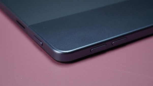 The OPPO Pad SE a sturdy aluminium design that feels more premium than its $448 price suggests.