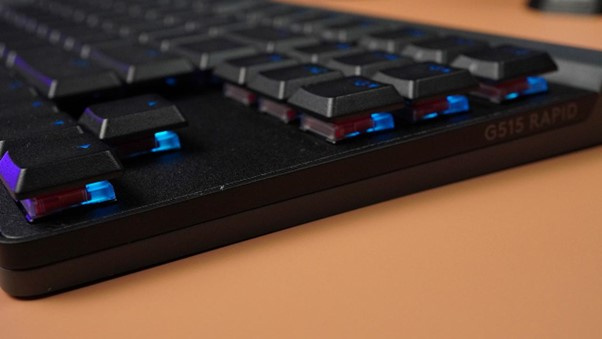 Just 22 mm tall yet solid thanks to its steel top plate.