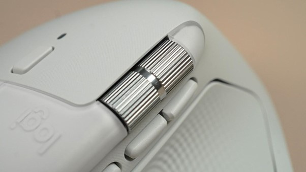 The horizontal scroll wheel and three side buttons can be fully customised in Logi Options+ for app-specific control.