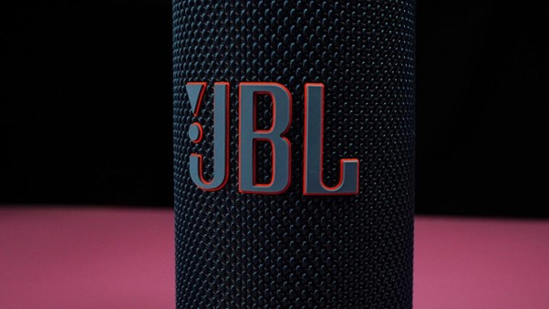 Like most JBL speakers, the build quality is strong, featuring the brand's familiar fabric exterior and rubberised ends which help with impact resistance.