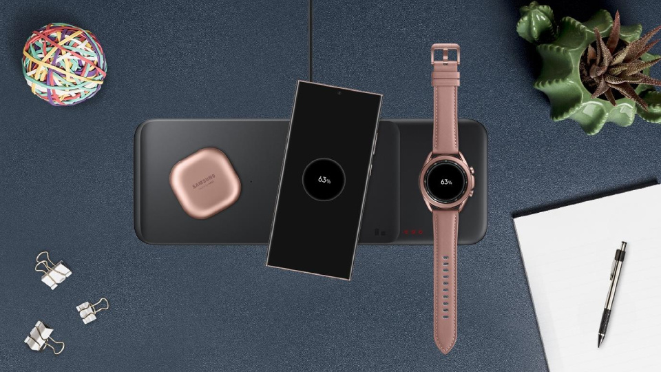 Picture of a 3 in 1 charger.