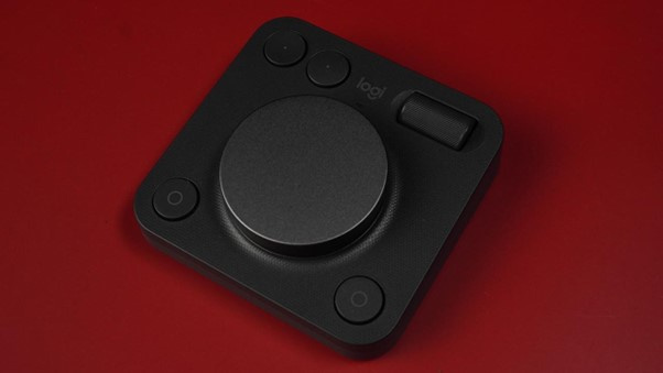 Four mappable buttons, a main dial and a roller give you hands on, analog style control to complement your mouse.