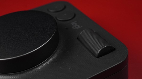 A smooth free spinning dial for big moves, and a vertical roller for finer adjustments when you need more precision.