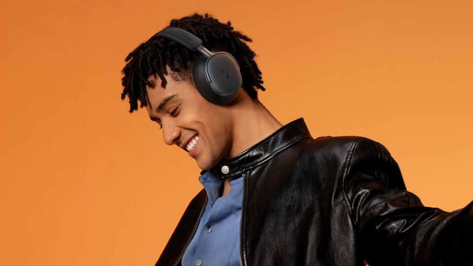 Picture of noise cancelling headphones.