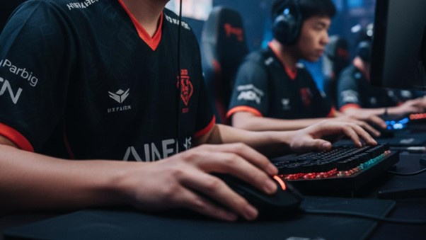 In competitive gaming, higher polling rates can help reduce input delay, which is why many professional players use high-performance mice.