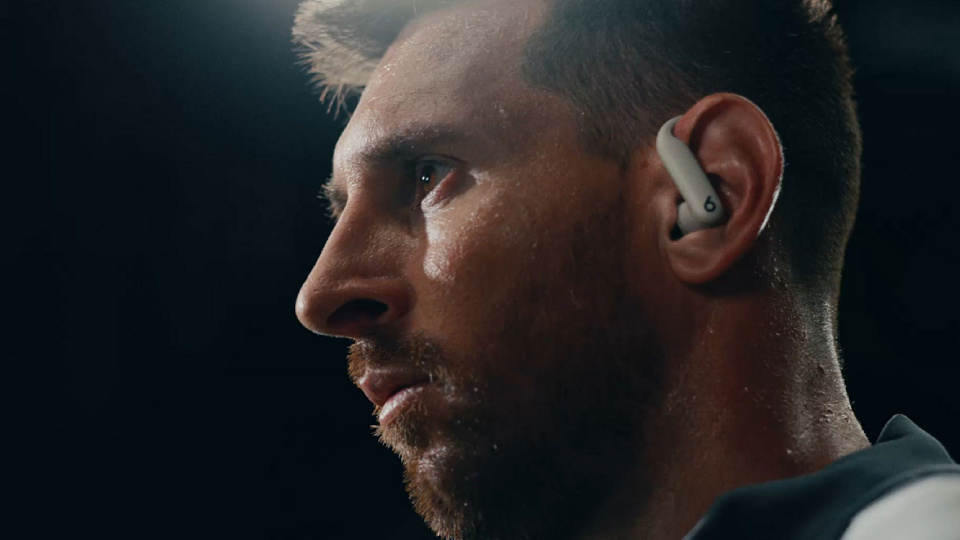 Picture of powerbeats pro.