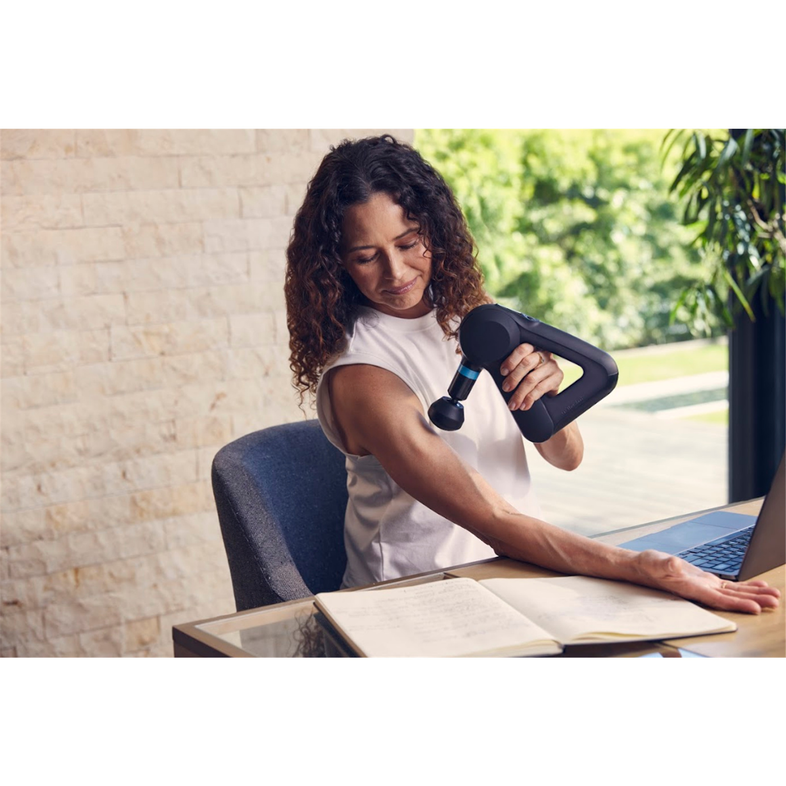 Therabody Theragun Elite G5 Therapy Device (Black) for fully body use, 1 kg Lightweight, 120mins battery life, 5 head attachments, Ergonomic design, easy-to-use for self-myofascial release, helps relieve muscle soreness and stiffness