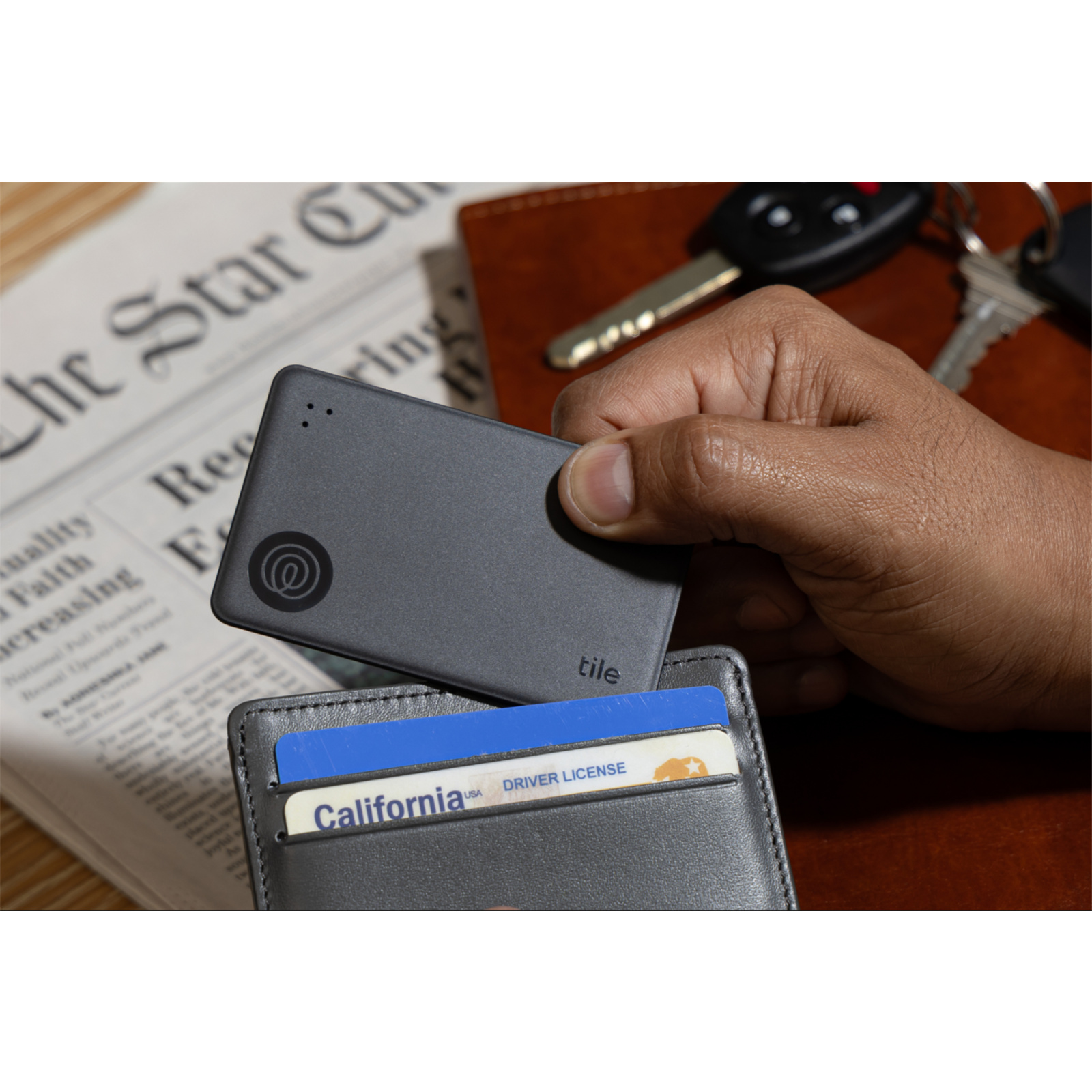 Tile Life360 RE-64014-AP Mate Essential (2024) - 4-Pack (2 Black Mates/Slim/Sticker) APAC