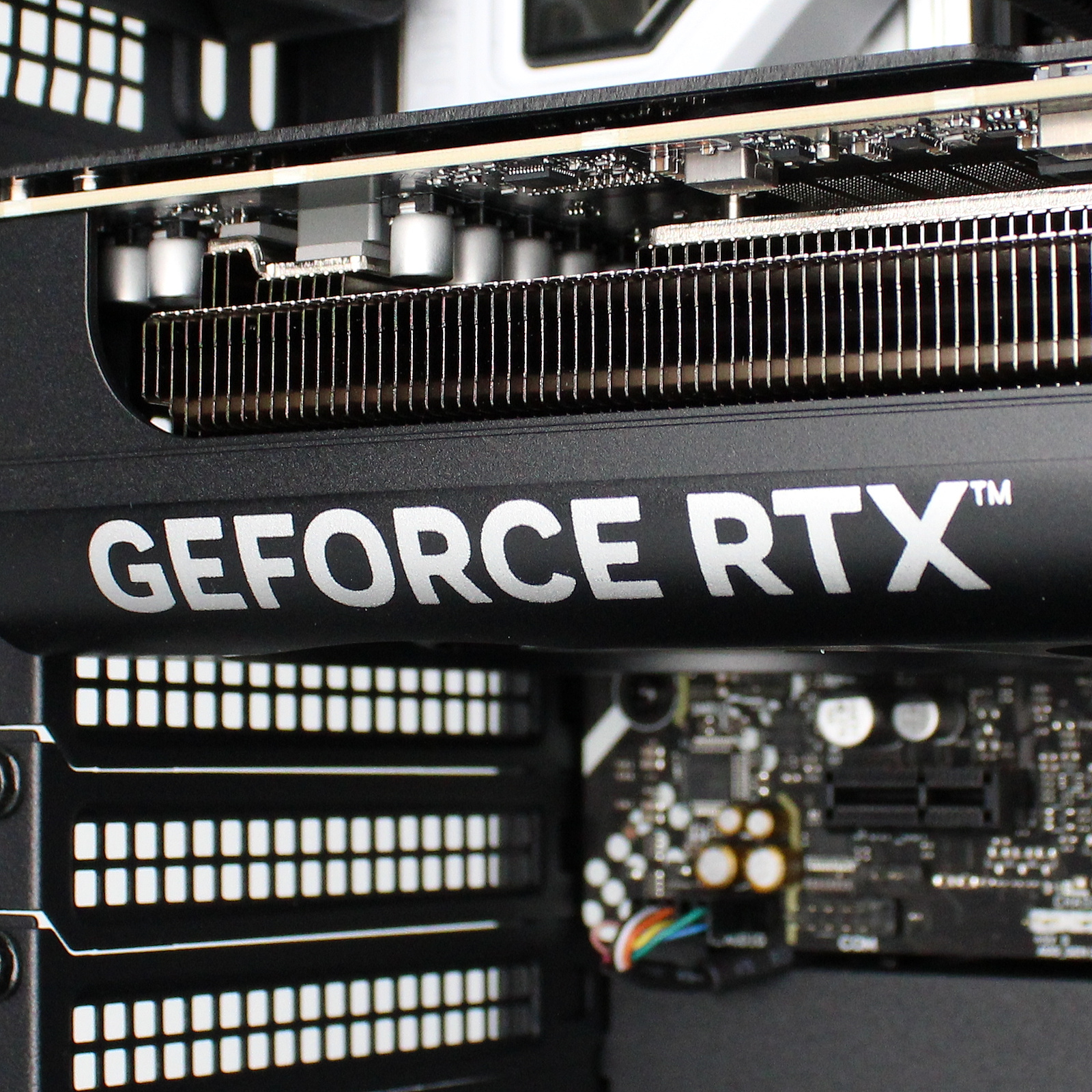 GGPC RTX 5070 Gaming PC Intel Core Ultra 5 225F 10 Cores / 10 Threads - 32GB RAM - 1TB SSD - NVIDIA GeForce RTX5070 12GB Graphics - WiFi + Bluetooth - Windows 11 Home